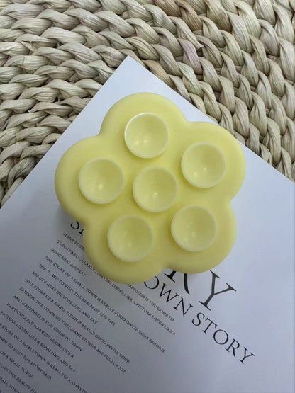 Sticking to your phone, stabilizing your mood—a healing custom suction case that saves your hands from chaos.