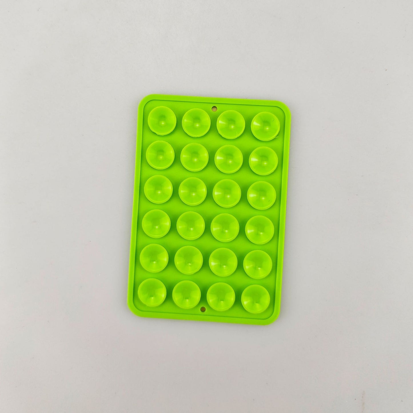 Sticking to your phone, stabilizing your mood—a healing custom suction case that saves your hands from chaos.