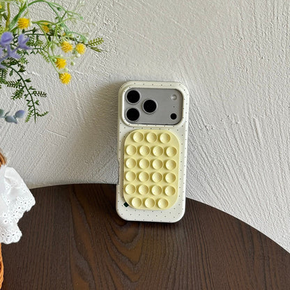 Sticking to your phone, stabilizing your mood—a healing custom suction case that saves your hands from chaos.