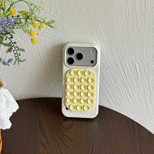 Sticking to your phone, stabilizing your mood—a healing custom suction case that saves your hands from chaos.